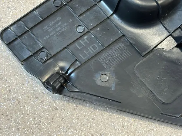 Linker pilaarbekleding OEM 85823J9000 voor Hyundai Kona I image 6
