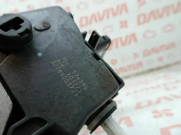 Citroen C5 Bakdörrlås Vänster 2008 Sedan 574395 image 5