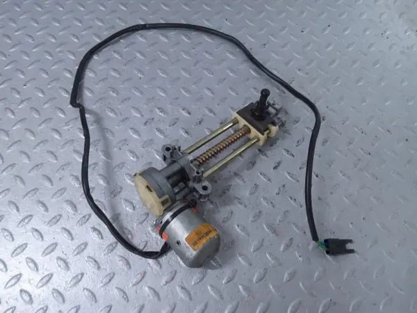 Istuinmoottori Ford Scorpio OEM 6182932 - Oikea Taka image 2
