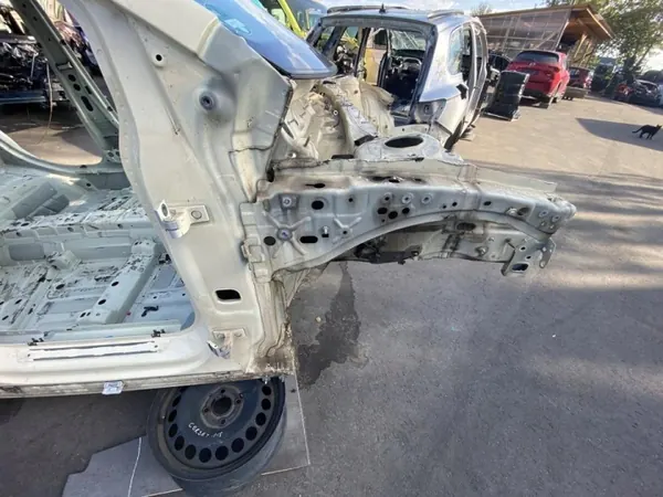 Etuoikea lokasuoja Mercedes-Benz B-Class 2022 OEM 271618 image 2