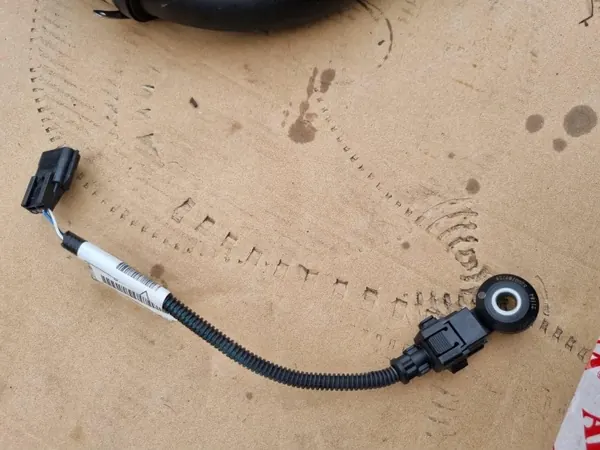 Kloppsensor OEM 240A80521R voor Renault Clio V 1.0 image 2
