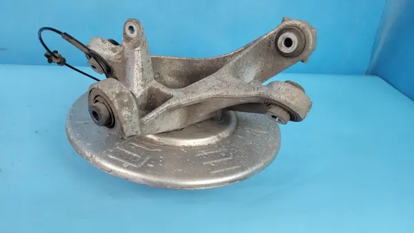 Tesla Model 3 Rechte Hinterachsschenkel OEM 1044416-00-G image 8