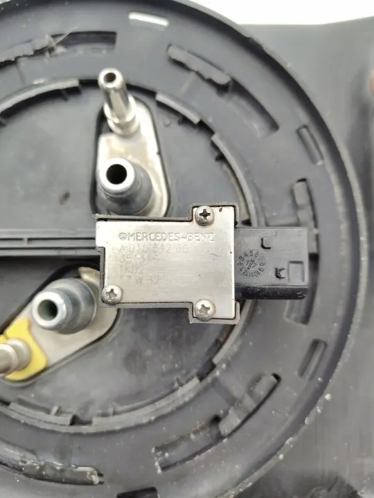Tanque AdBlue 75L OEM 9604701115 para Actros MP4 Arocs image 6