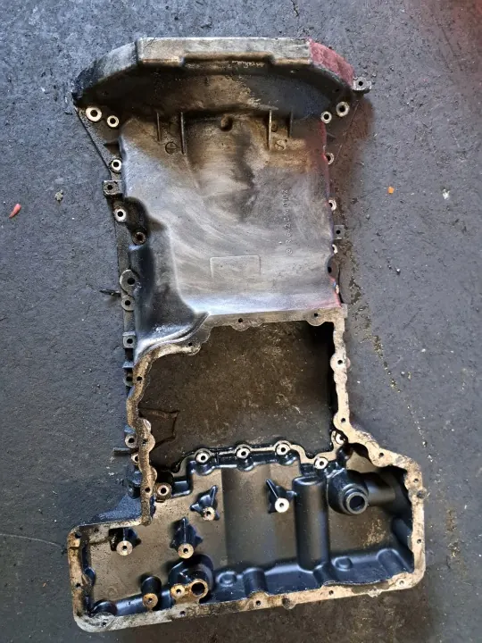 Cárter de aceite Mercedes-Benz OEM A6420140102 - Usado image 2