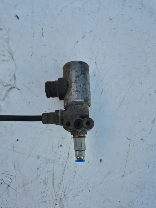 Wabco 4721745970 Solenoid Valve image 2