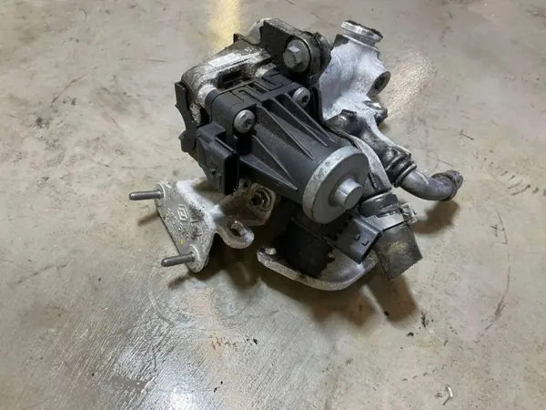 Válvula EGR usada OEM 801411538 para Nissan Juke 1.6L image 4
