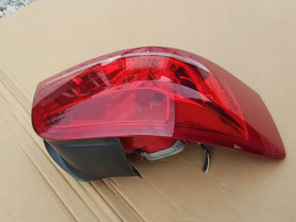 Luz trasera izquierda / Audi A3 8P Lift - 08-12 image 10