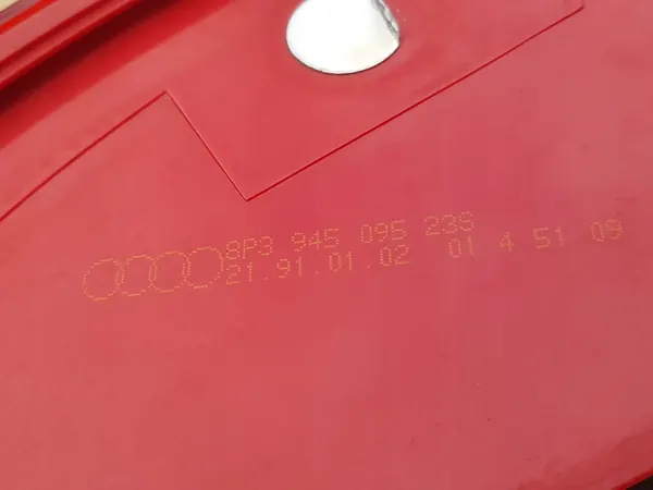 Luz trasera izquierda / Audi A3 8P Lift - 08-12 image 3
