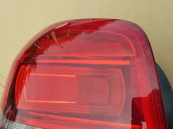 Luz trasera izquierda / Audi A3 8P Lift - 08-12 image 5