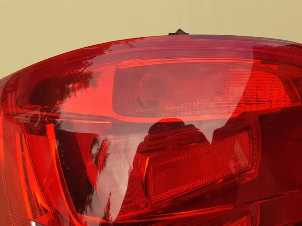 Luz trasera izquierda / Audi A3 8P Lift - 08-12 image 6