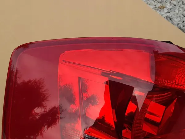 Luz trasera izquierda / Audi A3 8P Lift - 08-12 image 8