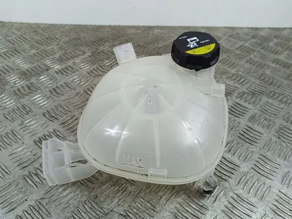 2023 Polestar 2 Réservoir de liquide de refroidissement image 1