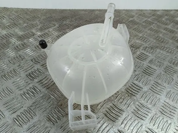 2023 Polestar 2 Réservoir de liquide de refroidissement image 5