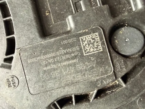 Tanque AdBlue Mercedes OEM A4474707700 - Usado image 6