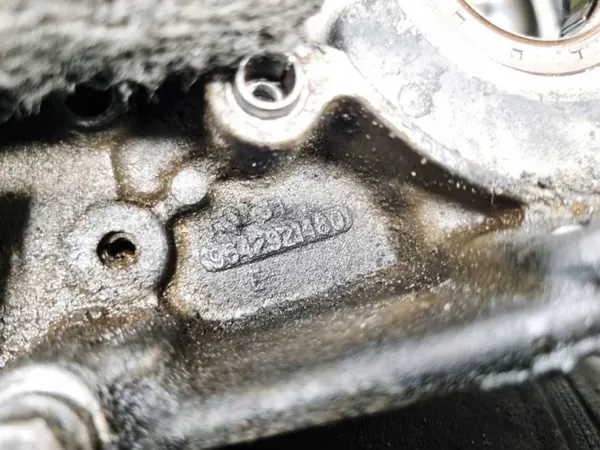 Öljypumppu OEM 9642921480 Citroen C5 2.0L 2002 image 4