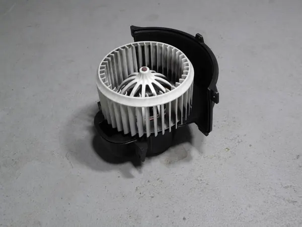 AUDI Q7 Ventilador de Aquecimento 4L1820021A image 2