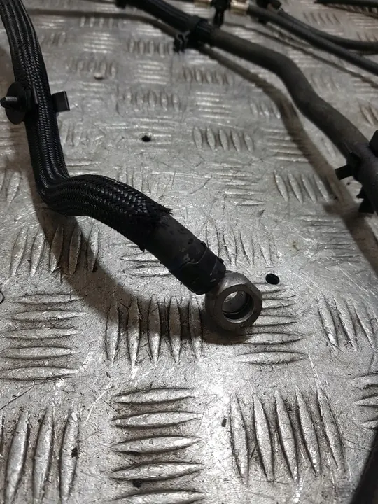 Audi Q7 Überlaufrohre 4.2 TDI 057130218N 057130218F image 3