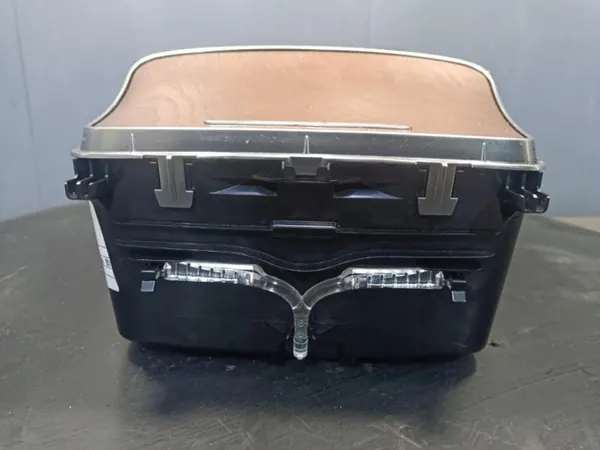 Tunnelin tarjotin OEM Wrakowisko-28492- Mercedes W213 image 3