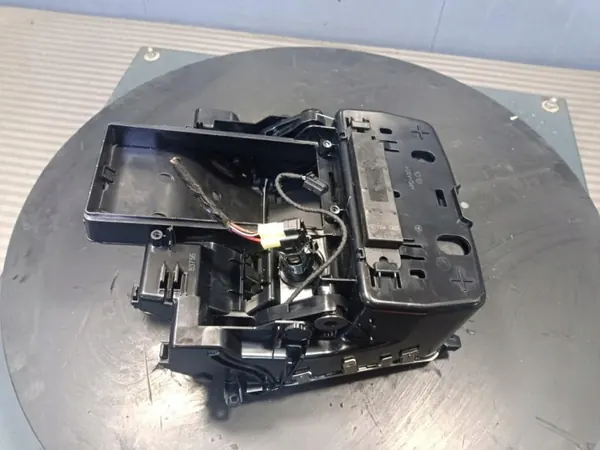 Tunnelin tarjotin OEM Wrakowisko-28492- Mercedes W213 image 4
