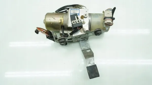 Mercedes SLK R170 dakpomp OEM A1708000030 image 6