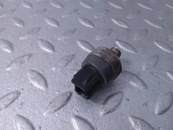 Sensor de presión de aceite Suzuki OEM 37820-73HP0 image 3
