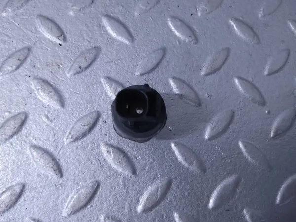 Sensor de presión de aceite Suzuki OEM 37820-73HP0 image 4