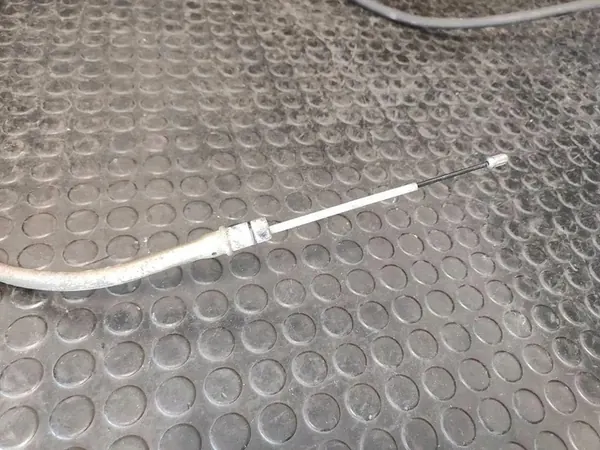 Câble de frein à main gauche Citroen C4 II 2015 OEM image 5