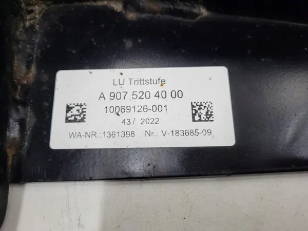 Escalón trasero OEM A9075204000 para Mercedes Sprinter 907 image 3