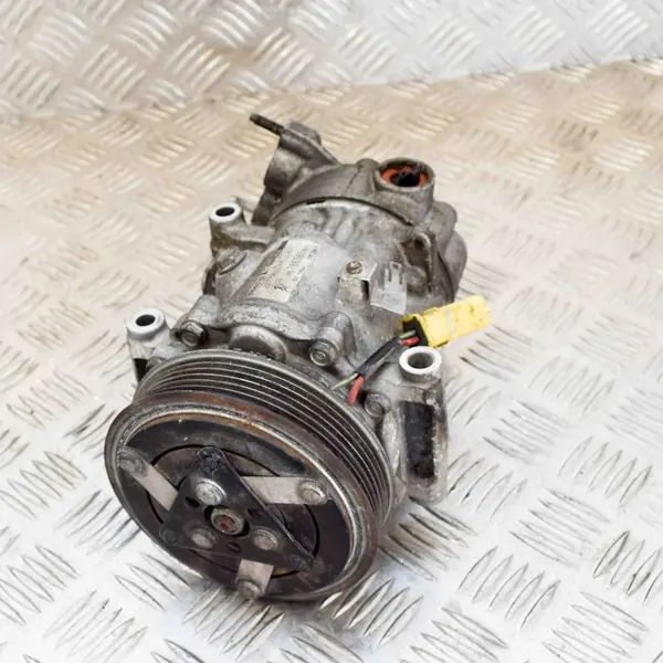 Compresseur A/C Peugeot 208 2013 image 2