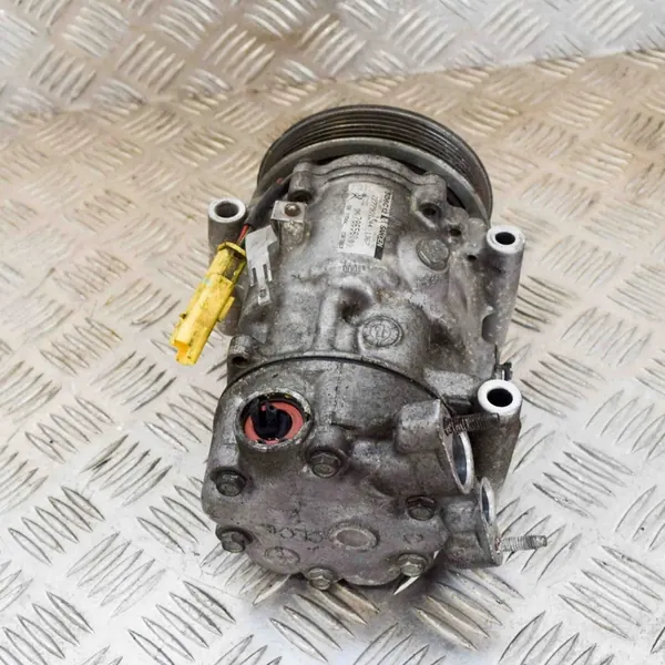 Compresseur A/C Peugeot 208 2013 image 4