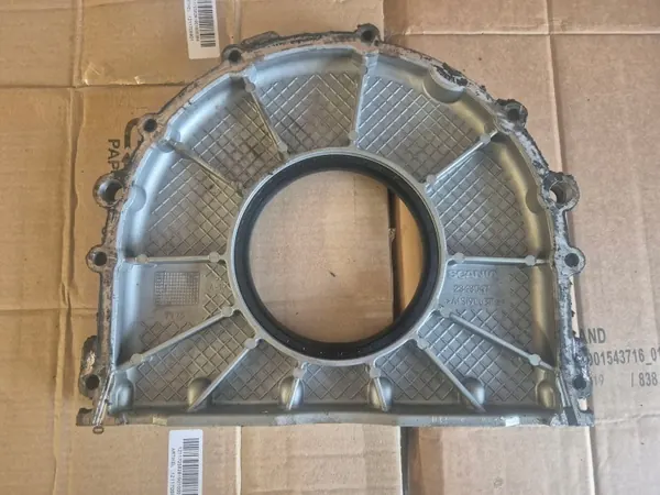 Scania Motorabdeckung OEM 2343547 - Gebrauchter Zustand image 2