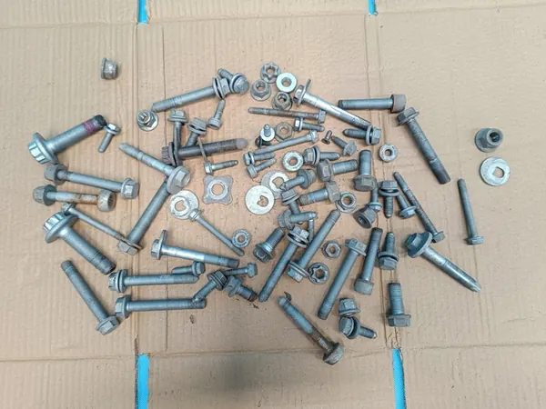 VW GOLF 8 VARIANT LIFT 1.5 TSI 110KW 2024 Vis de Suspension OEM image 2