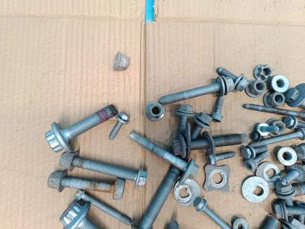 VW GOLF 8 VARIANT LIFT 1.5 TSI 110KW 2024 Vis de Suspension OEM image 3