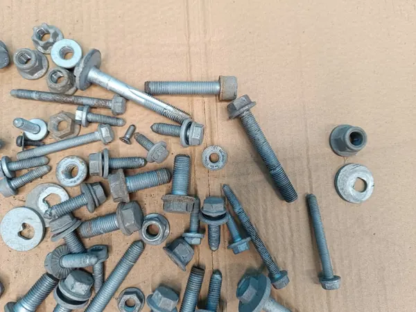 VW GOLF 8 VARIANT LIFT 1.5 TSI 110KW 2024 Vis de Suspension OEM image 4