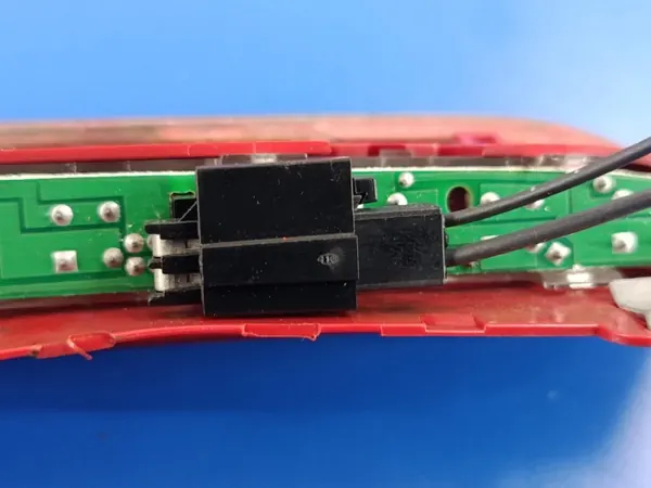 VW Passat B6 Farmari Kolmas Jarruvalo OEM 1K6945097A image 4