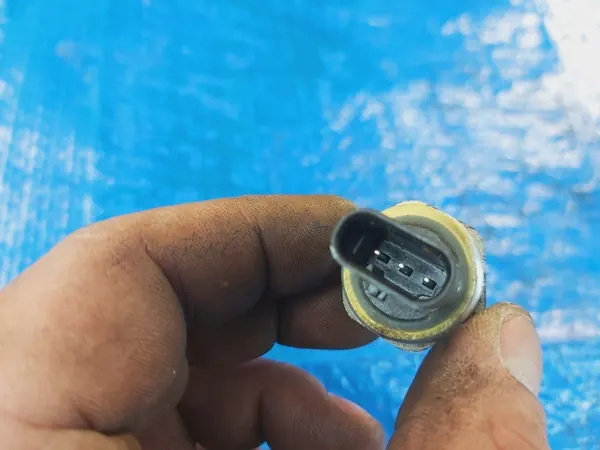 Sensor de pressão de óleo OPEL Insignia A Astra J Mokka 1.6 CDTI image 3