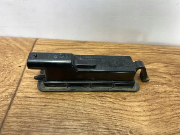 Luz de matrícula OEM 68462399AB Dodge Challenger image 4