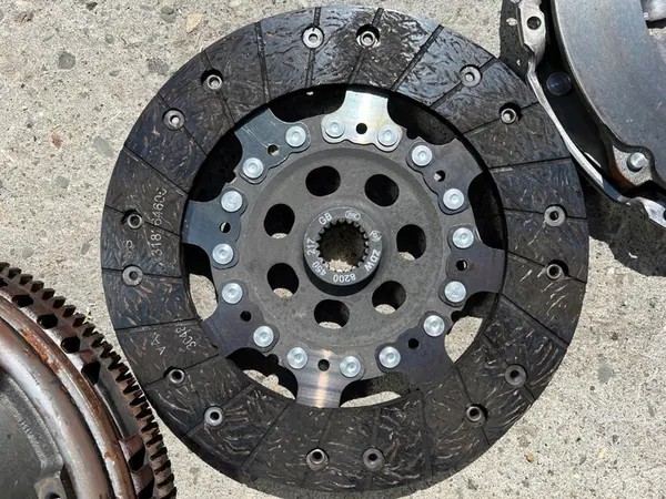 VOLANTE DE DUAL MASSA RENAULT CLIO KANGOO 302052316R image 2