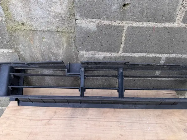 KIA 86961-R2200 framluftgallret OEM image 4