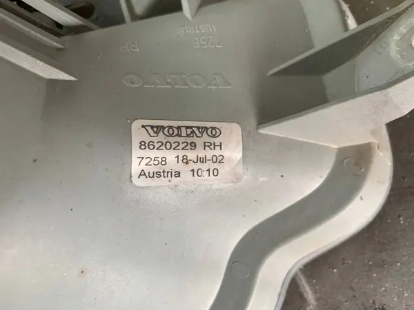 Halógeno Volvo V70 Direito Frontal OE 8620229 image 3