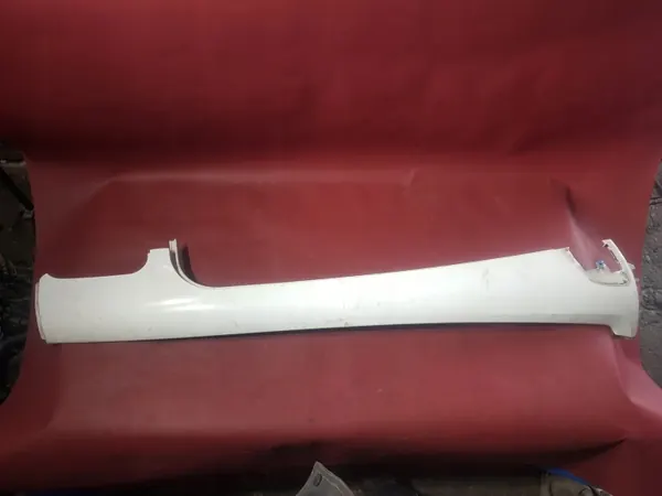 OEM 81624100197 Moldura pilar cabina izquierda MAN TGX image 2
