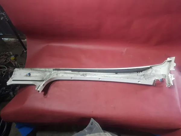 OEM 81624100197 Moldura pilar cabina izquierda MAN TGX image 3