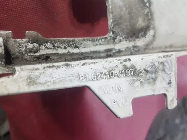 OEM 81624100197 Moldura pilar cabina izquierda MAN TGX image 4