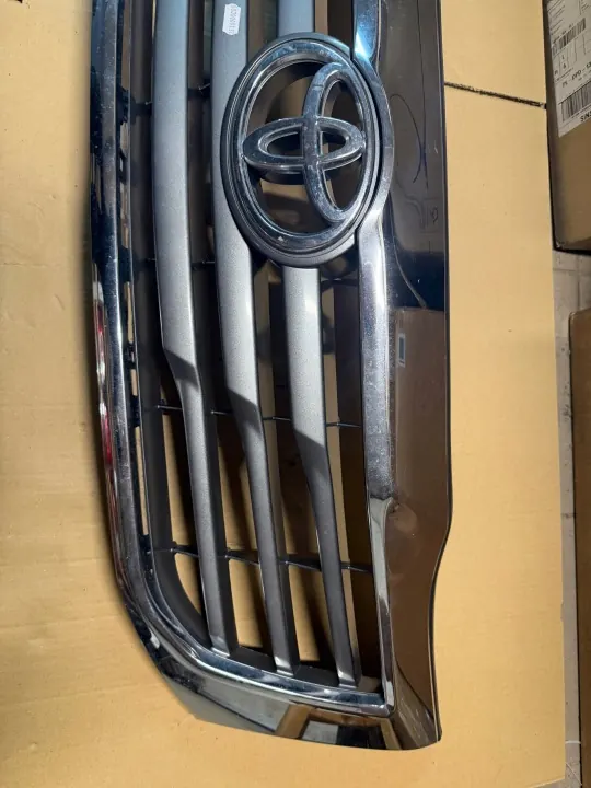 Grelha Toyota Hilux 2012-2016 OEM 070327 Usado image 3