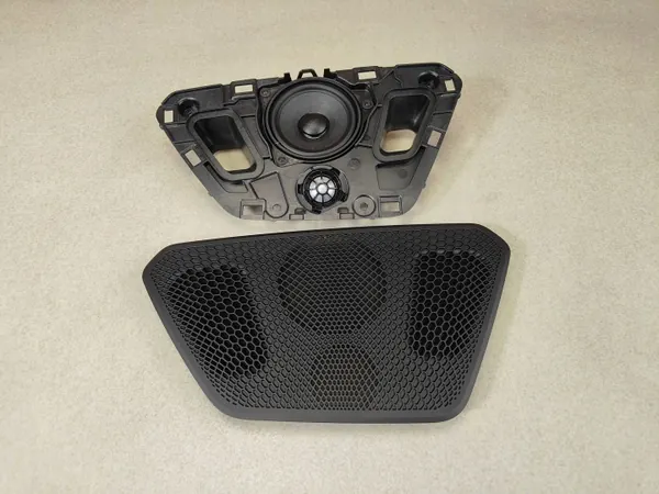 Harman Kardon keskikonsolin kaiutin OEM 9621890 image 2