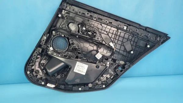 BMW 3 G21 Vasen Takaoven Panel OEM 3390772 image 8