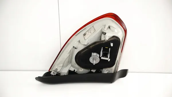 Bakre Höger Lampa Peugeot 2008 13-19R image 10