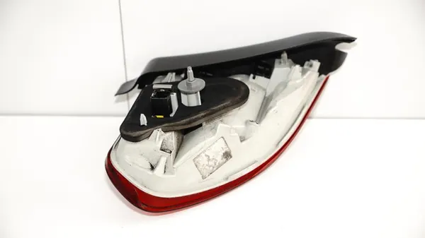 Bakre Höger Lampa Peugeot 2008 13-19R image 8