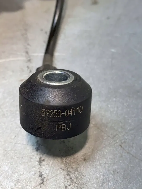 Capteur de cliquetis Kia OEM FBZ18031 - État utilisé image 3