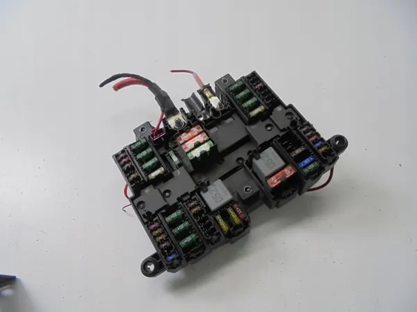 Sicherungskasten Mercedes-Benz EQA 2022 OEM A1779061302 image 2